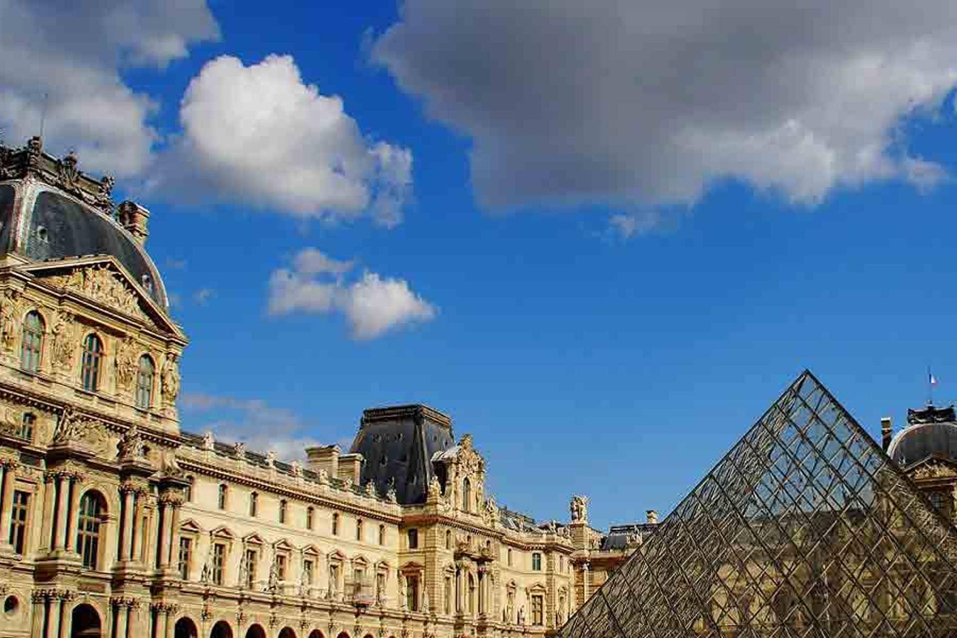 team building paris louvre