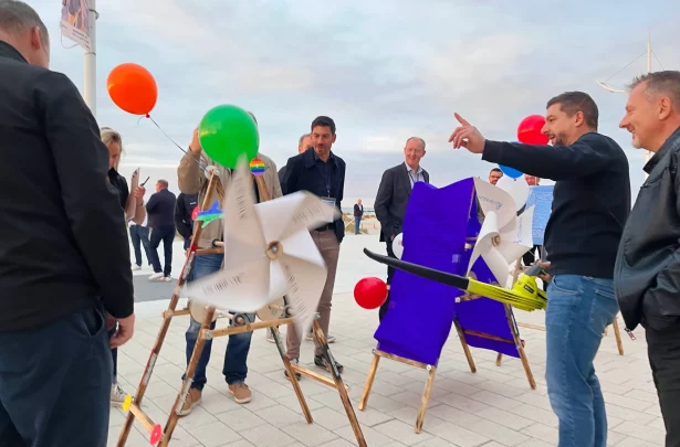 team building eolienne construction