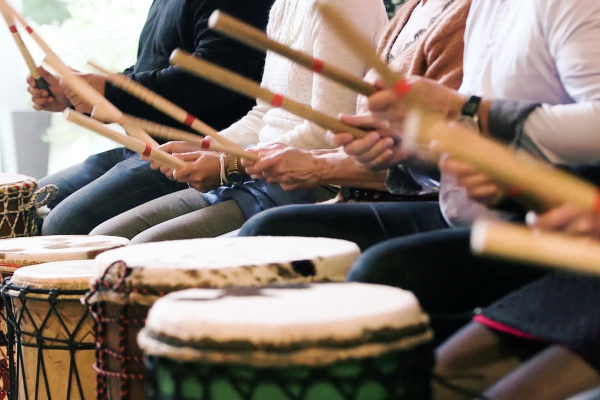 team building musique drum party