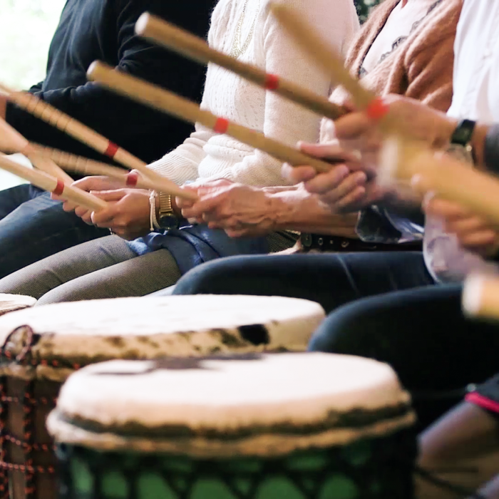 team building musique drum party
